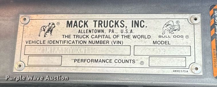 image for item EJ4637 1999 Mack CH613 dump truck