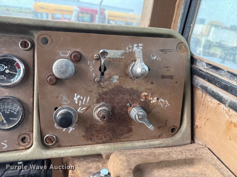 image for item EJ4658 1988 Caterpillar D25C articulated haul truck