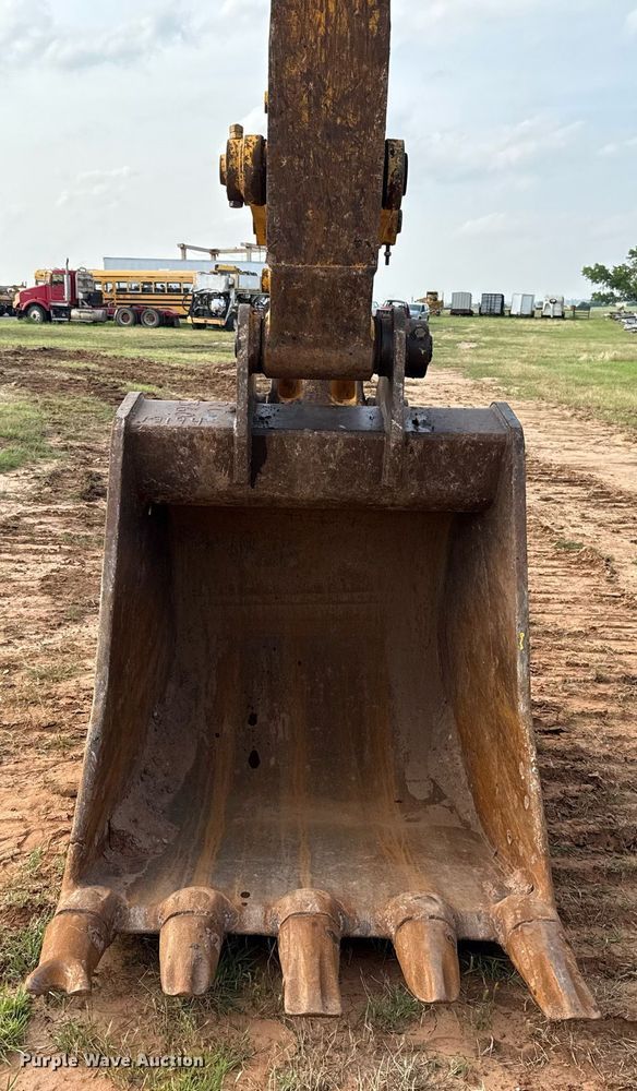 image for item EJ4670 2011 Komatsu PC350LC-8 excavator