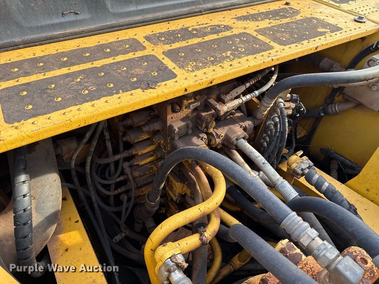 image for item EJ4670 2011 Komatsu PC350LC-8 excavator