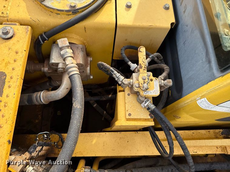 image for item EJ4670 2011 Komatsu PC350LC-8 excavator