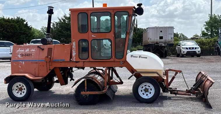 image for item EJ4673 2004 Broce RJ 350 broom