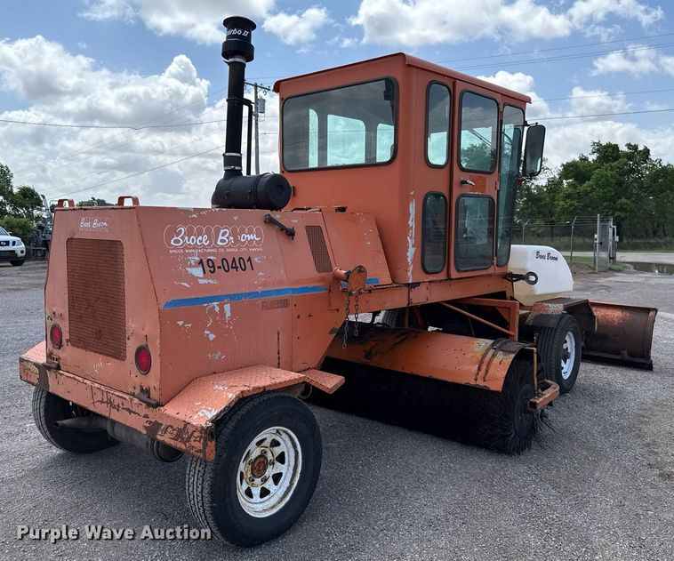 image for item EJ4673 2004 Broce RJ 350 broom