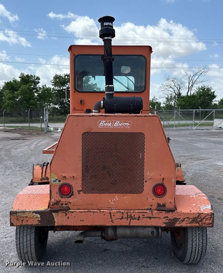 image for item EJ4673 2004 Broce RJ 350 broom