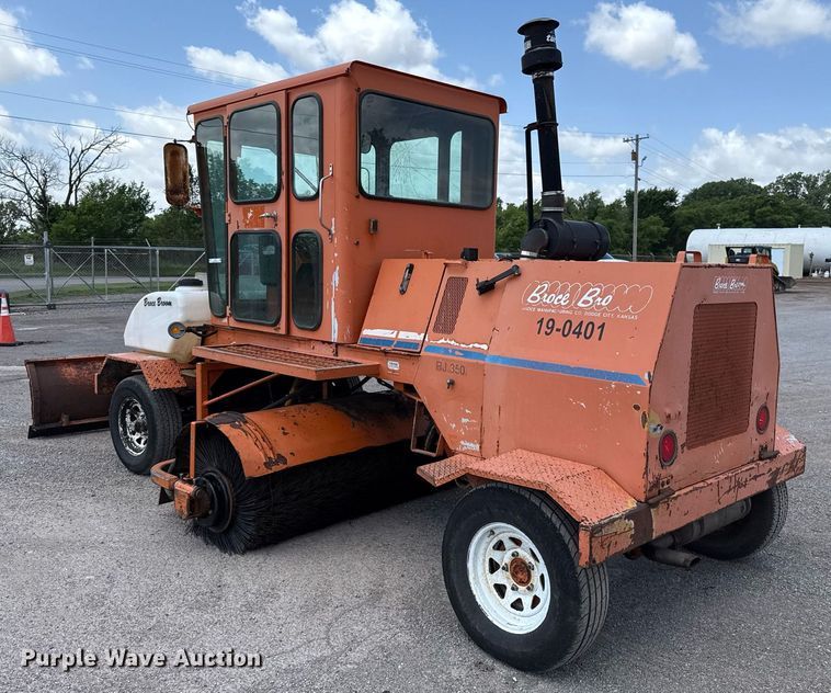 image for item EJ4673 2004 Broce RJ 350 broom