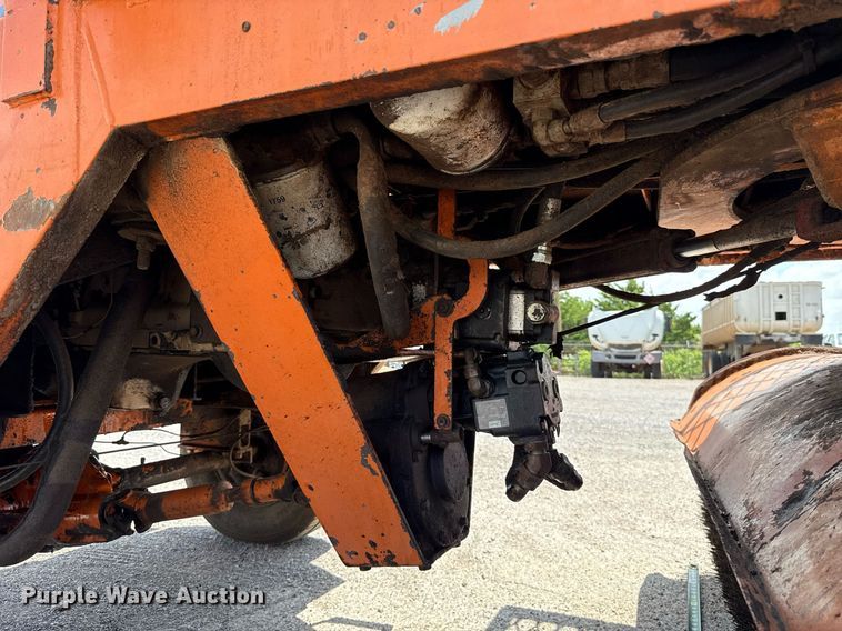 image for item EJ4673 2004 Broce RJ 350 broom