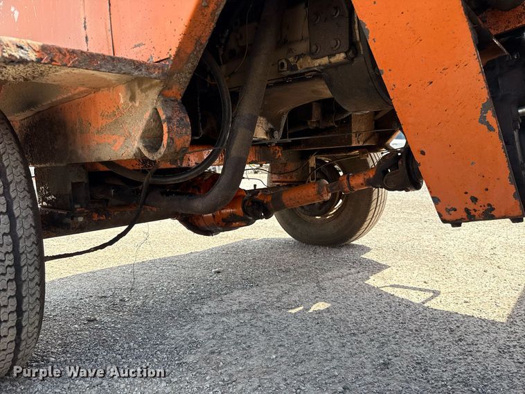 image for item EJ4673 2004 Broce RJ 350 broom