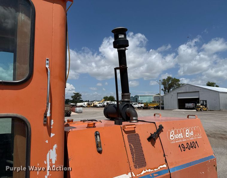 image for item EJ4673 2004 Broce RJ 350 broom