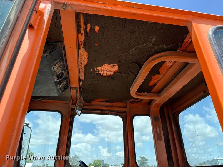 image for item EJ4673 2004 Broce RJ 350 broom