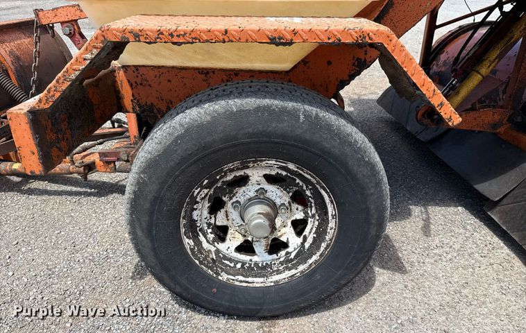 image for item EJ4673 2004 Broce RJ 350 broom