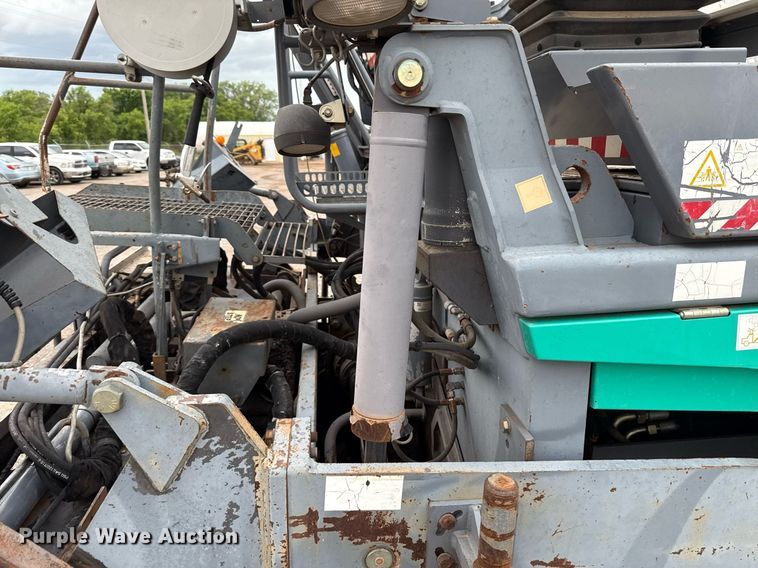 image for item EJ4676 2010 Vogele Vision 5200-2 paver