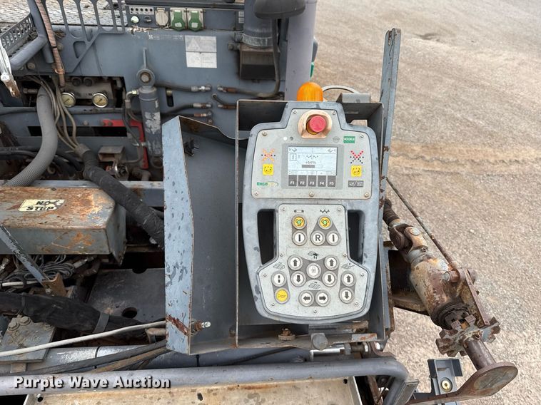 image for item EJ4676 2010 Vogele Vision 5200-2 paver