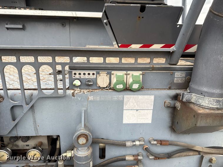 image for item EJ4676 2010 Vogele Vision 5200-2 paver