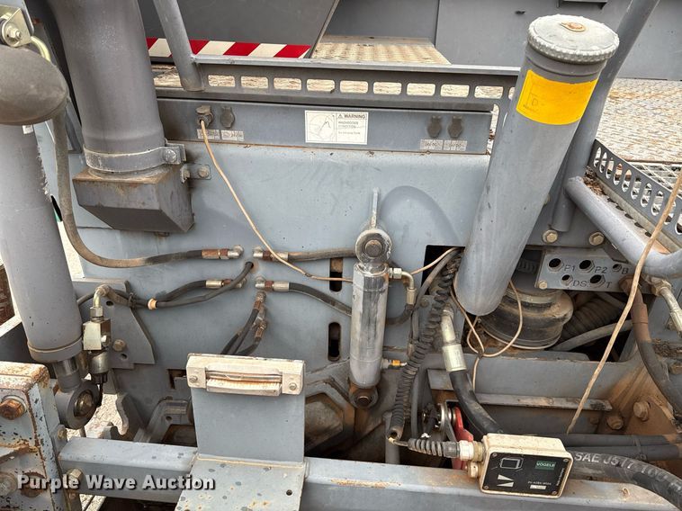 image for item EJ4676 2010 Vogele Vision 5200-2 paver