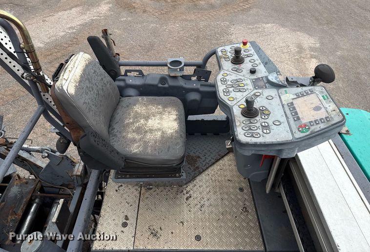 image for item EJ4676 2010 Vogele Vision 5200-2 paver