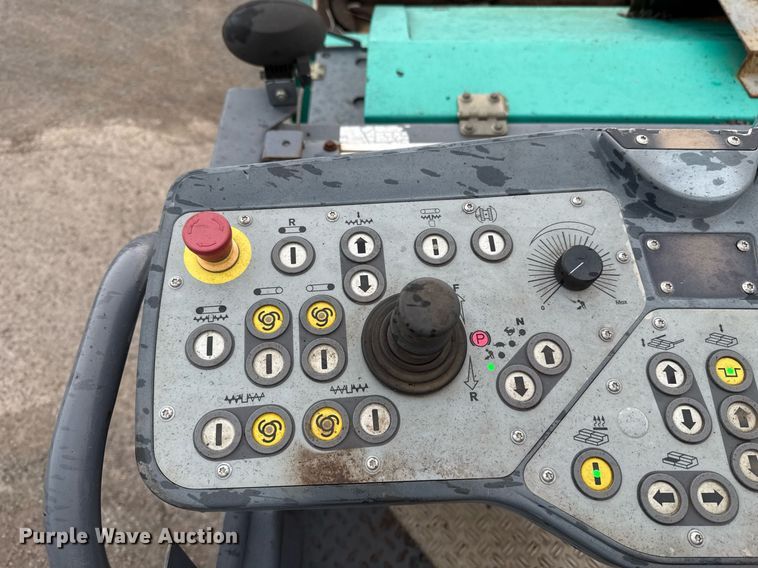 image for item EJ4676 2010 Vogele Vision 5200-2 paver