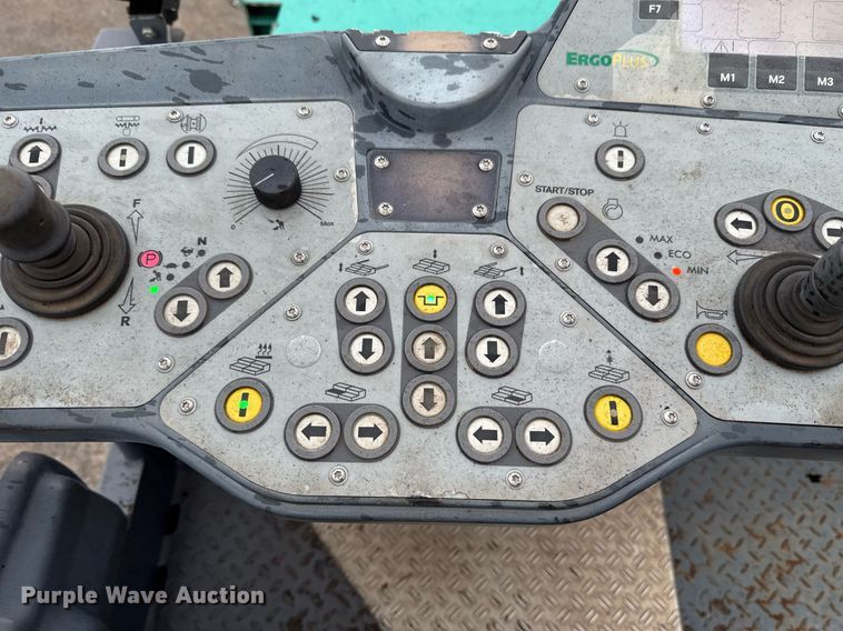 image for item EJ4676 2010 Vogele Vision 5200-2 paver