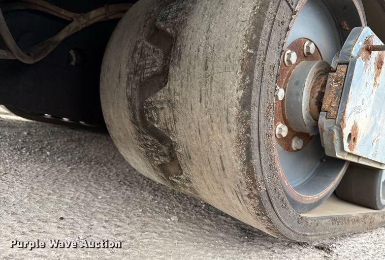 image for item EJ4676 2010 Vogele Vision 5200-2 paver