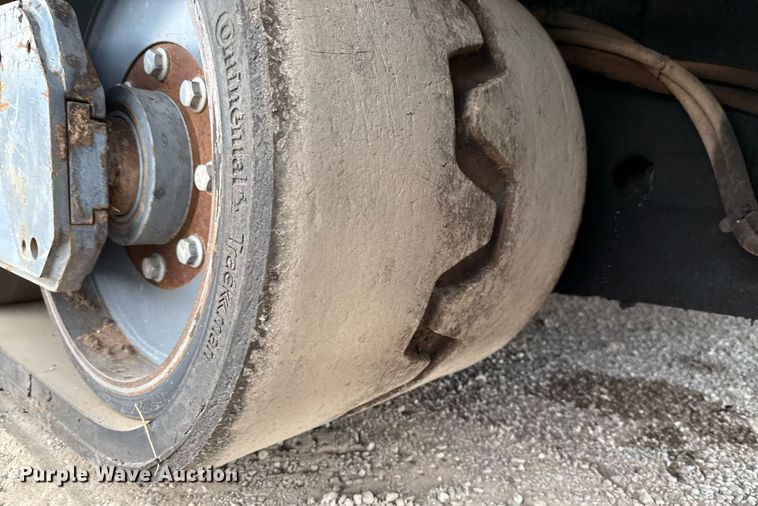 image for item EJ4676 2010 Vogele Vision 5200-2 paver