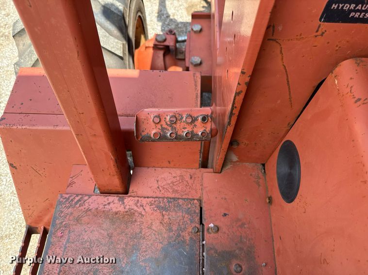 image for item EJ4680 1995 Ditch Witch 7610DD rock saw