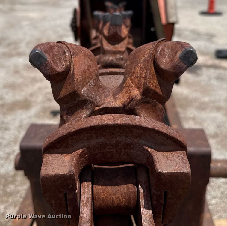 image for item EJ4680 1995 Ditch Witch 7610DD rock saw