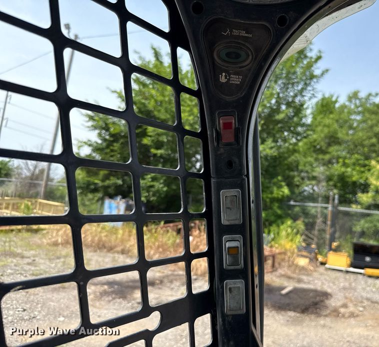 image for item EJ4699 2016 Bobcat S650 skid steer loader