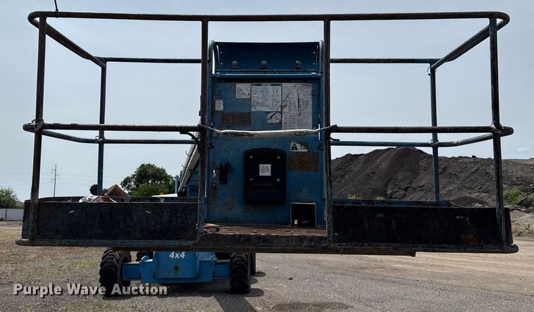 image for item EJ4700 2004 Genie S-85 boom lift