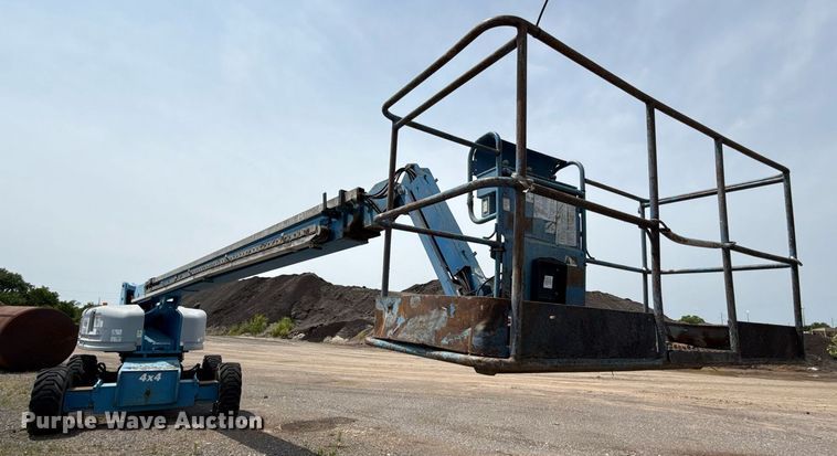 image for item EJ4700 2004 Genie S-85 boom lift