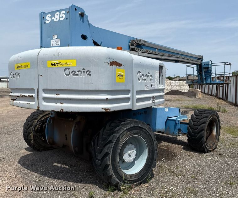 image for item EJ4700 2004 Genie S-85 boom lift