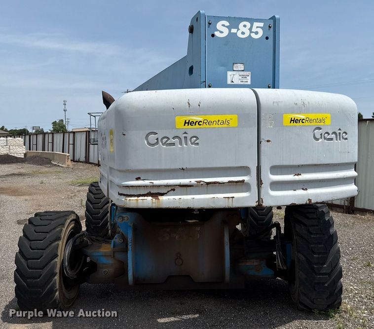 image for item EJ4700 2004 Genie S-85 boom lift