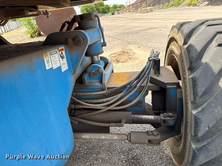 image for item EJ4700 2004 Genie S-85 boom lift