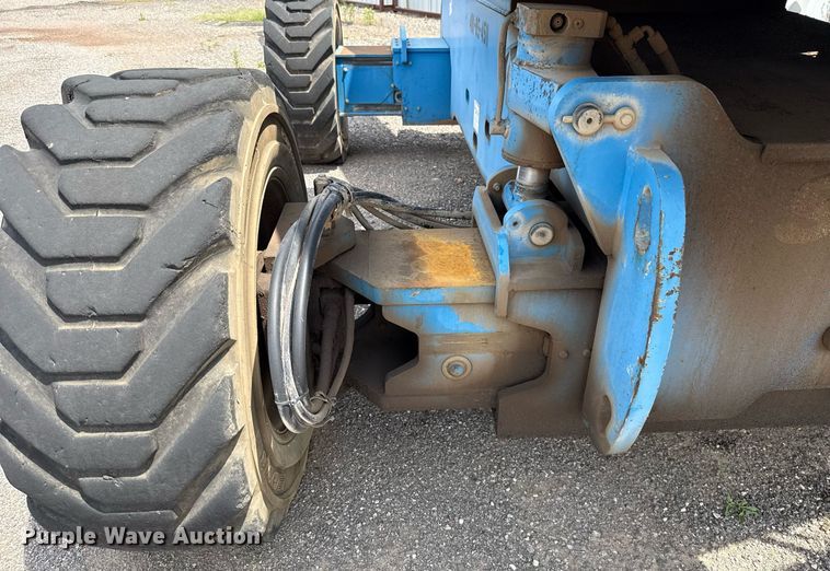 image for item EJ4700 2004 Genie S-85 boom lift