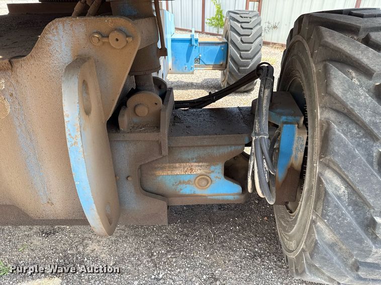 image for item EJ4700 2004 Genie S-85 boom lift