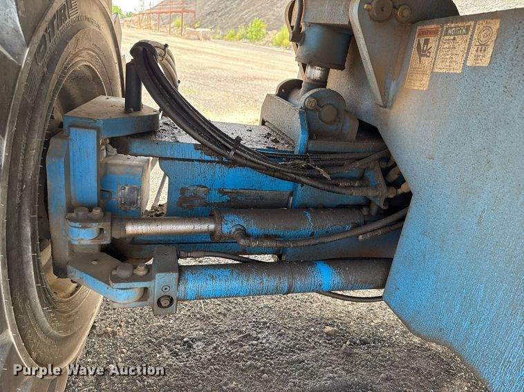 image for item EJ4700 2004 Genie S-85 boom lift