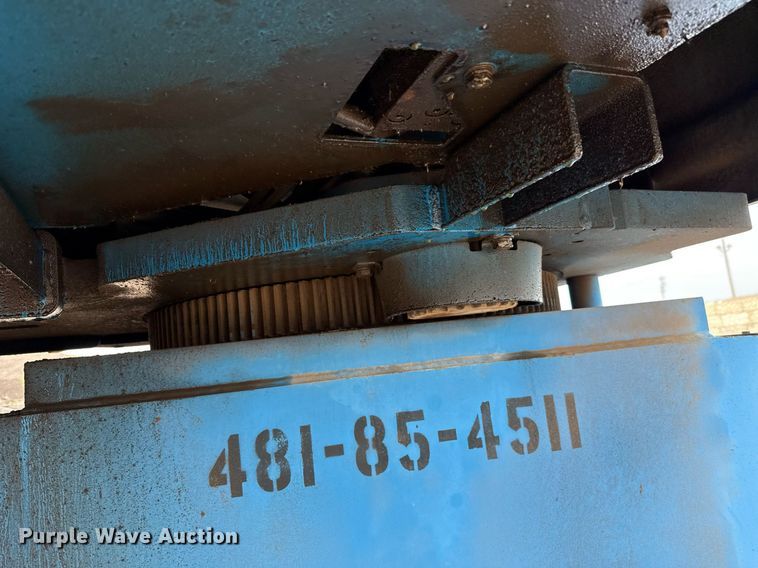 image for item EJ4700 2004 Genie S-85 boom lift