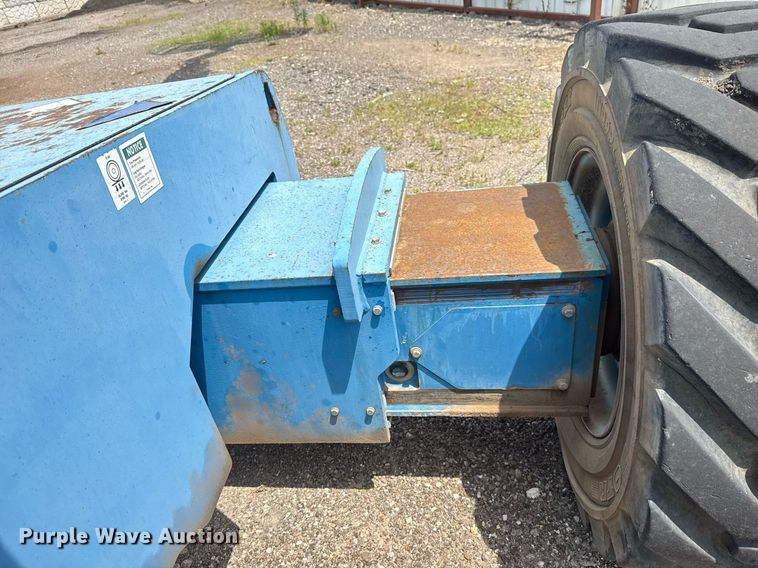 image for item EJ4700 2004 Genie S-85 boom lift