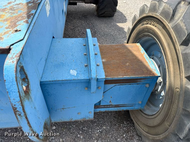 image for item EJ4700 2004 Genie S-85 boom lift