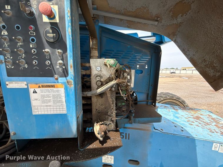 image for item EJ4700 2004 Genie S-85 boom lift