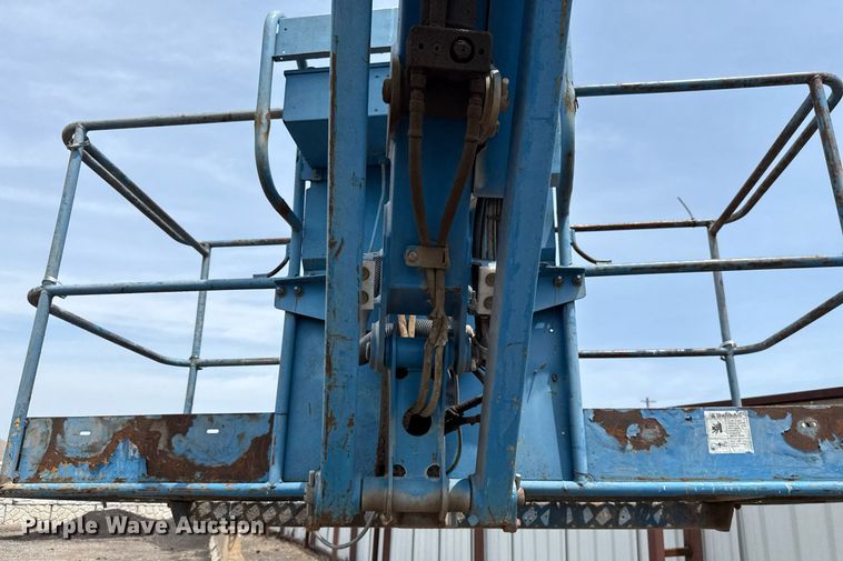 image for item EJ4700 2004 Genie S-85 boom lift