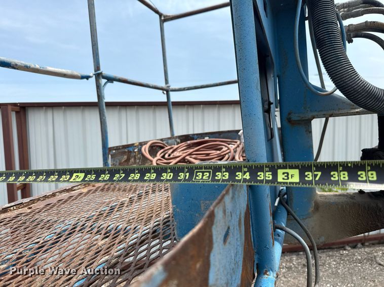 image for item EJ4700 2004 Genie S-85 boom lift