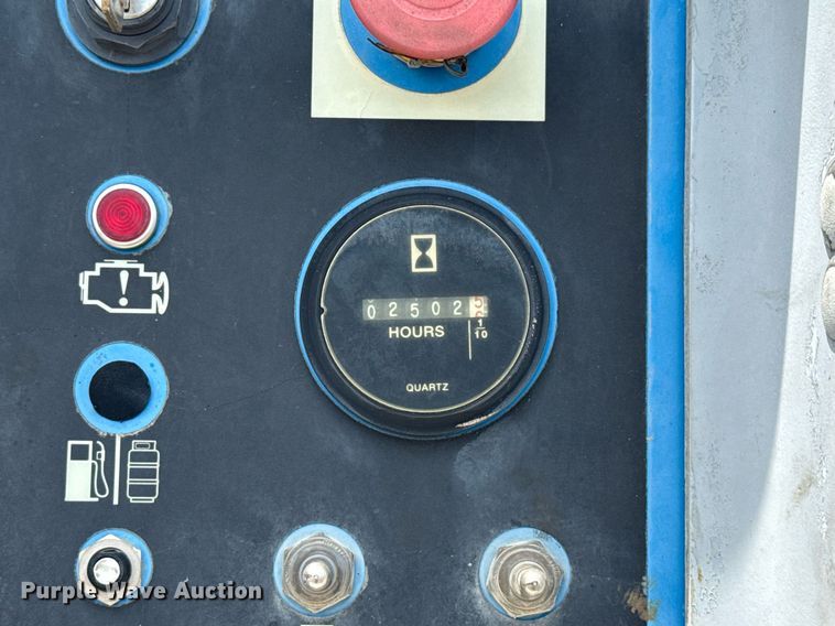 image for item EJ4700 2004 Genie S-85 boom lift