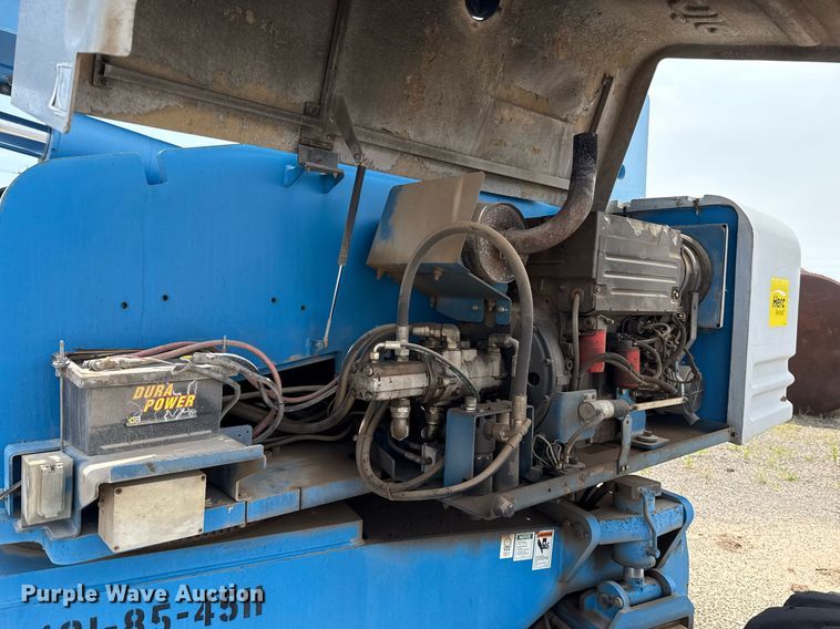 image for item EJ4700 2004 Genie S-85 boom lift