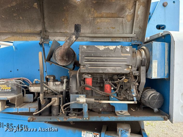 image for item EJ4700 2004 Genie S-85 boom lift