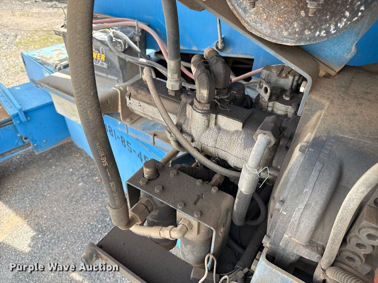 image for item EJ4700 2004 Genie S-85 boom lift