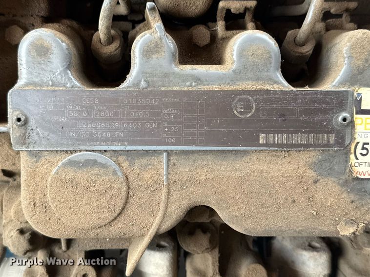 image for item EJ4700 2004 Genie S-85 boom lift