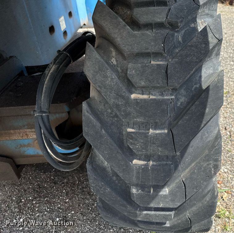 image for item EJ4700 2004 Genie S-85 boom lift