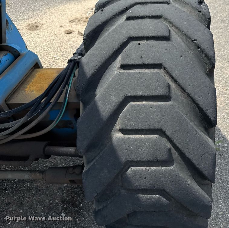 image for item EJ4700 2004 Genie S-85 boom lift