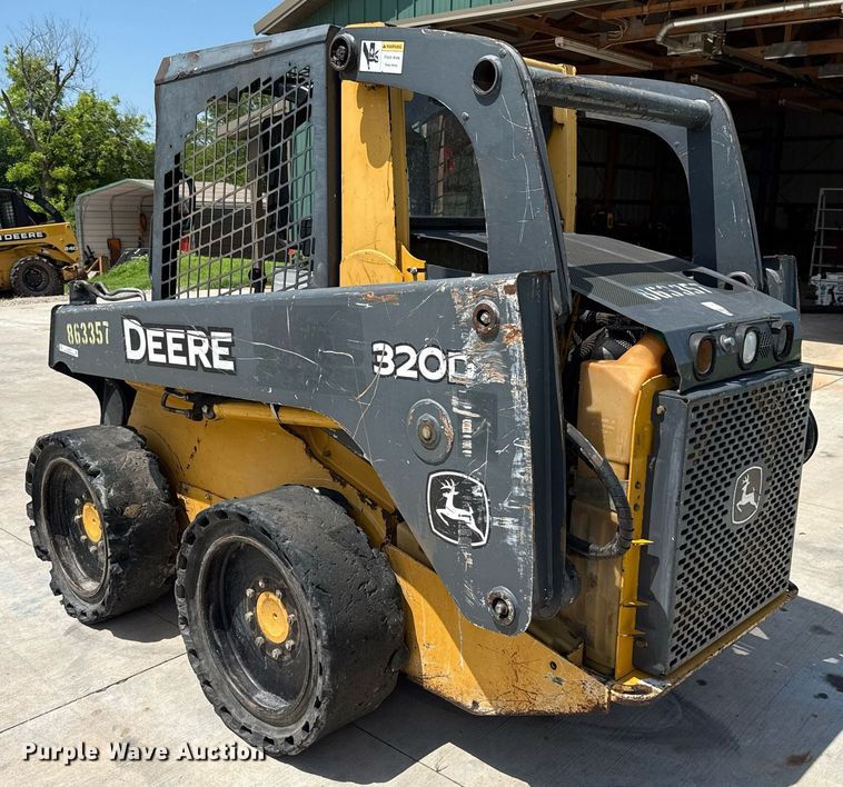 image for item EJ4725 2011 John Deere 320D skid steer loader