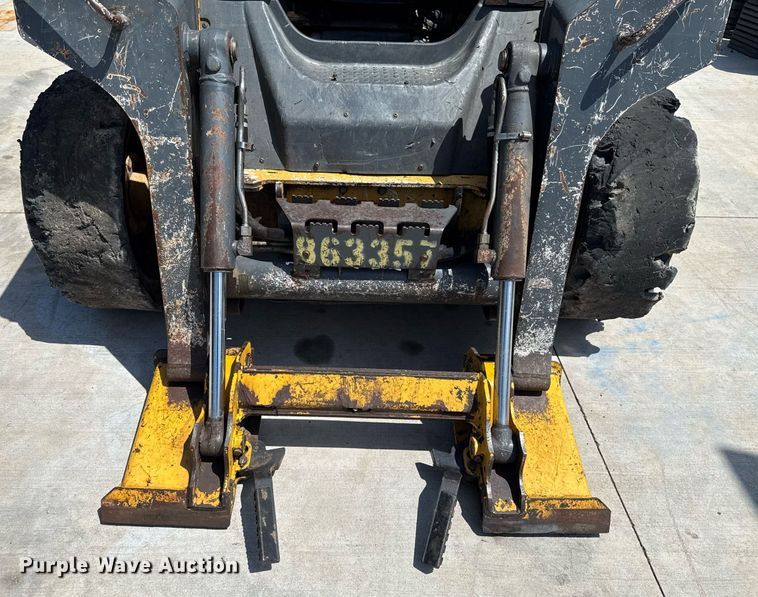 image for item EJ4725 2011 John Deere 320D skid steer loader
