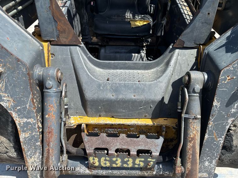 image for item EJ4725 2011 John Deere 320D skid steer loader